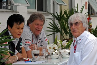 F1: Ecclestone sumáksága miatt kiszállhat a Mercedes