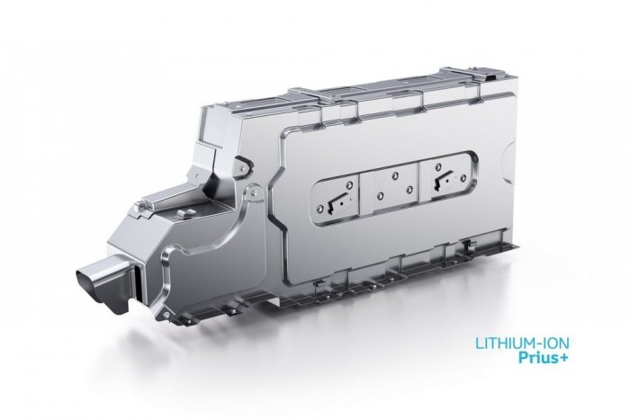 Ez a lítium-ion akkumlátor kerül az első ülések közé