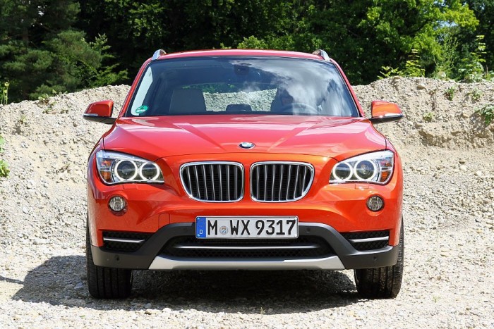 Sebészkés helyett smink, és kemény edzés: BMW X1 7 | Vezess Változott a fényszórók rajza