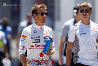 F1: Button még nem mondott le a címről
