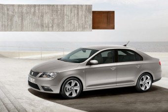 Jön a turbós családi autó