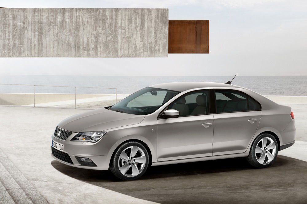 53411_418285_1000x700.jpg | Vezess | Vezess 1991 óta 860 000 darab kelt el a SEAT Toledóból, ami elsőre jól hangzik. De ez a mennyiség nagyrészt az első két szériának köszönhető, így a gyár visszatér a lépcsőshátú formához