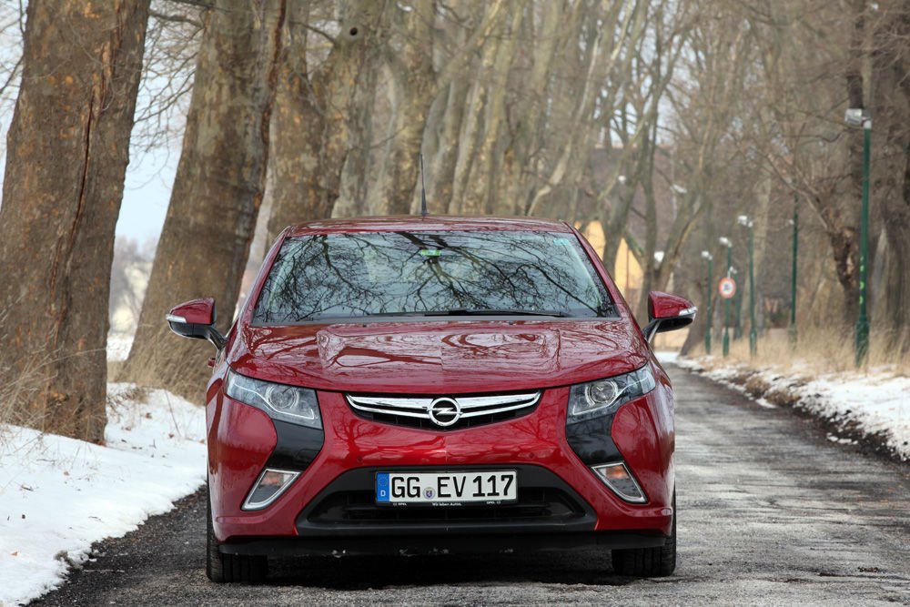 Szemből az új Zafirára hasonlít;ez lesz az Opel új egyen-arca?