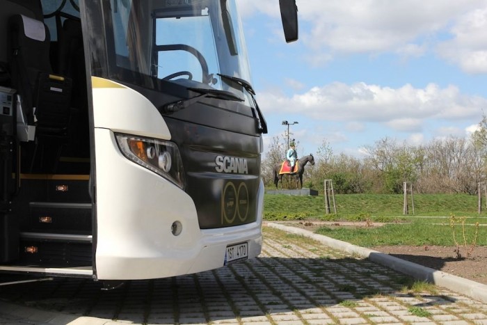 Buszok helyett lassan lóval járunk 2 Buszok helyett lassan lóval járunk 2