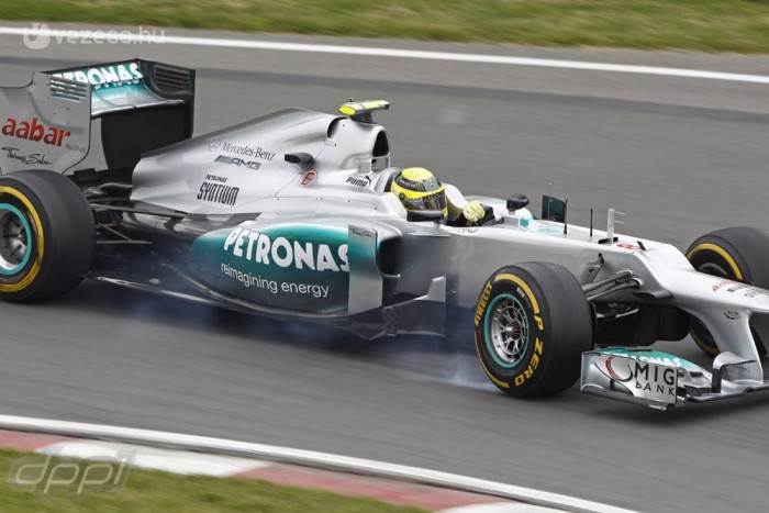 F1: Otthon akar ünnepelni a Mercedes
