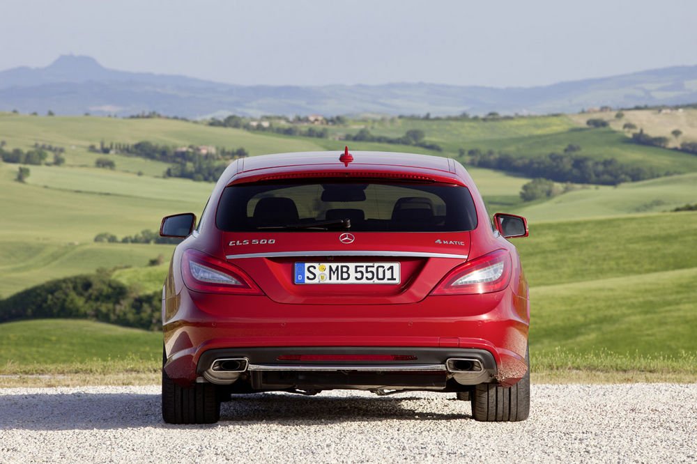 Luxuskombival bővít a Mercedes 11