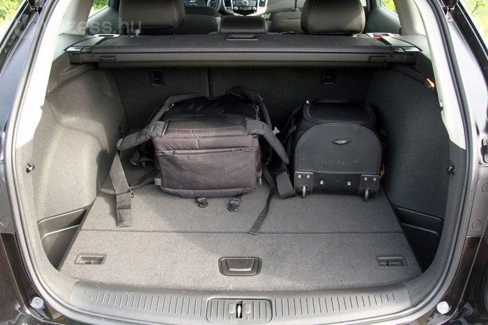 500 literes, könnyen, jól pakolható csomagtartó