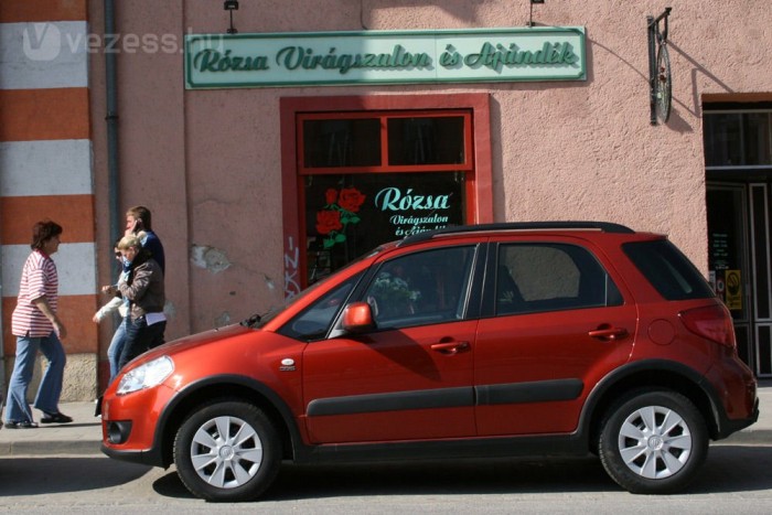 Átverés helyett: milyen autót érdemes megvenni? 14 | Vezess Magas üléshelyzet, megbízható technika, kiszámítható költségek: a nyugdíj küszöbén megfontolandó egy benzines Suzuki SX4