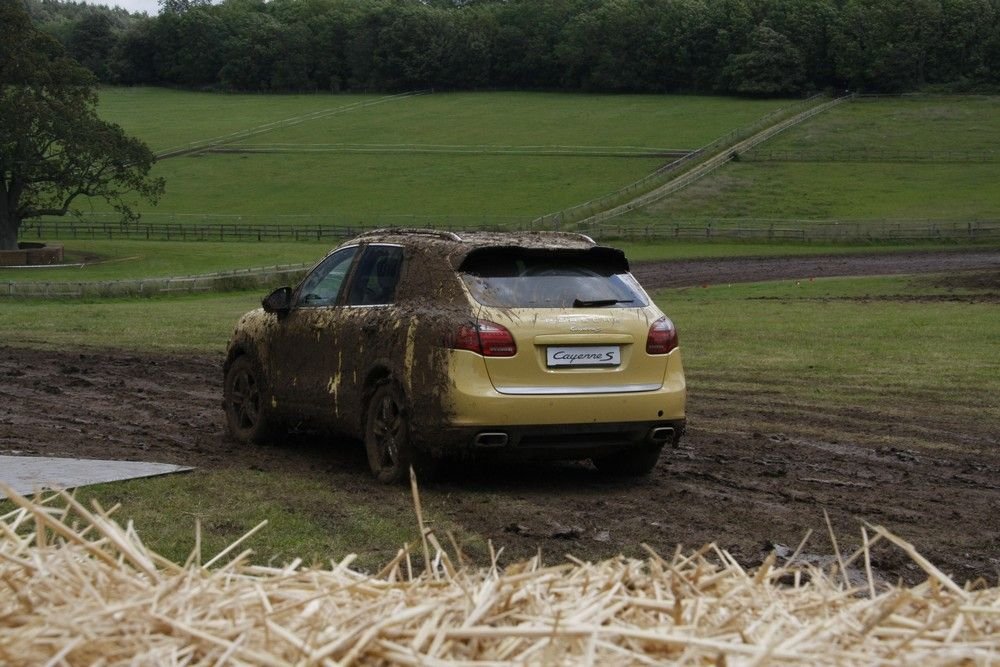 Off-road tréninget tartott Goodwoodban a Porsche