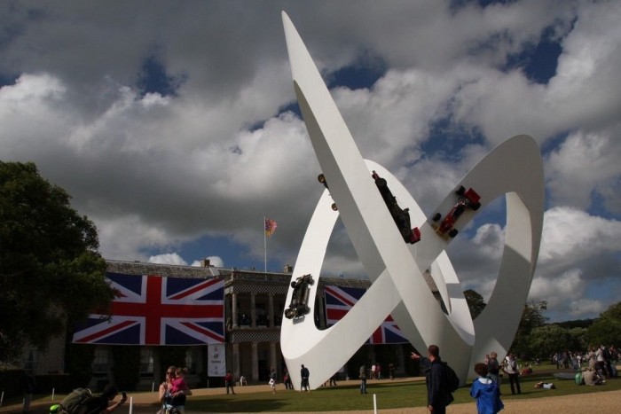 Mesteri F1-szobor Goodwood House előtt