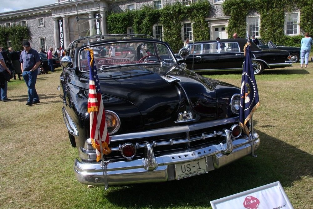 Buboréktetős Lincoln Cosmopolitan Limousine