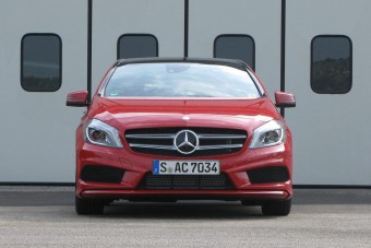 Piros Mercit a kínai komenistáknak