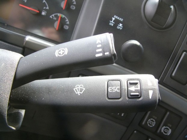 A rövidebb karral kapcsolhatók a Volvónál a retarder különböző fokozatai