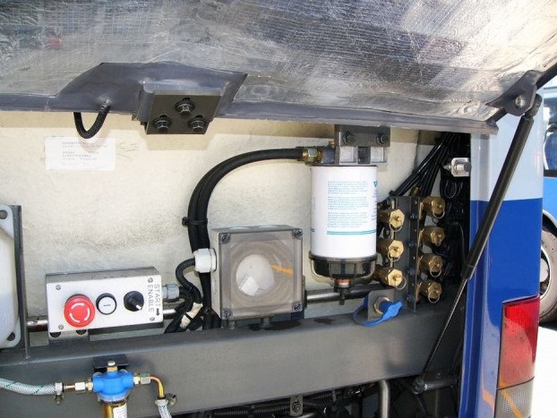 Az Ikarus-okénál modernebb, WABCO légszárító a budapesti csuklós Volvókban