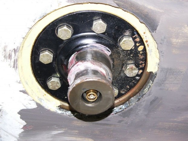 A segédberendezések csatlakozását is biztosító, speciális kialakítású királycsap