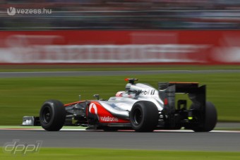 F1: Button nagyon elkenődött