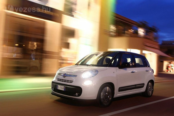 A kávét főző családi autó: FIAT 500L 14 Lézeres érzékelővel méri a távolságot a City Brake Control, amely 30 km/óra alatt automatikus fékezéssel megakadályozza a ráfutásos ütközést vagy csökkenti súlyosságát