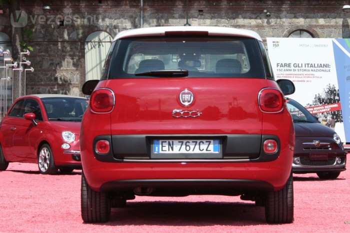 Jól illik hozzá a kéthengeres turbós benzines és a kis dízel is, az 1,4-es szívómotor nagyon erőtlen