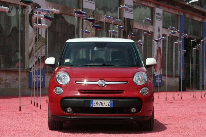 A kávét főző családi autó: FIAT 500L 16 Októbertől lesz kapható az Idea utóda, árát még nem tudjuk. Kívül emlékeztet kicsit az 500-ra, de a Punto és a Corsa közös padlólemezére épül