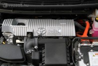 A Prius technológiája zseniális: kevesebb mozgó-kopó alkatrészt tartalmaz, mint egy hagyományos automata váltós benzinmotor, nincs benne szíj, nincs sebességváltó...