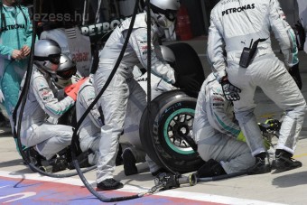 F1: Csúszik a gumiteszt