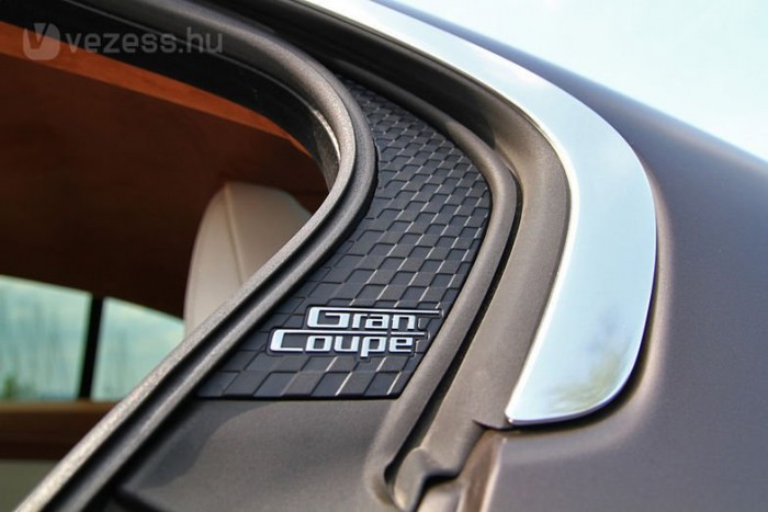 Tökéletes Négyajtós Kupé 10 | Vezess Tökéletes Négyajtós Kupé, ha nem nézzük, hogy valójában lépcsőshátú, szedán