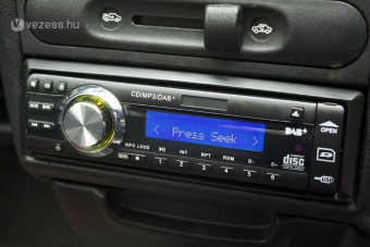 Meghalt a hangos autórádió miatt