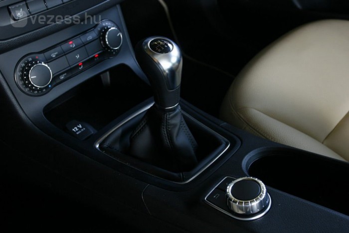 Teszten a magyar családi autó 10 | Vezess Nagyon könnyen jár a hatfokozatú kézi váltó, áttételezése feltűnően hosszú