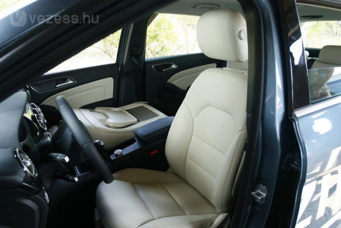 Teszten a magyar családi autó 7 | Vezess Kényelmesek az első ülések. Az előrebuktatható támla ritkán kell, de akkor nagy segítség