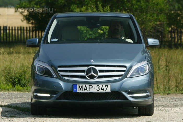 Teszten a magyar családi autó 8 | Vezess Igen halk a motor, a diszkréció erőleadásán is érződik