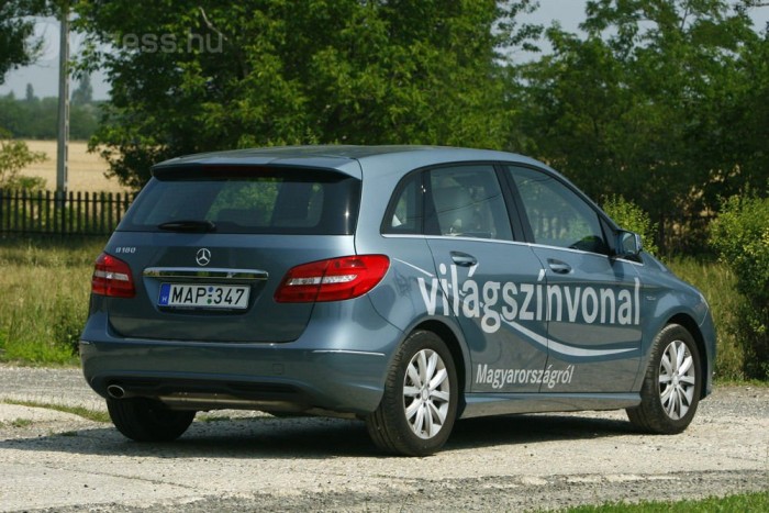 Teszten a magyar családi autó 13 | Vezess Hajszolva 7,6, kíméletesen vezetve 6,3 litert fogyasztott országúton