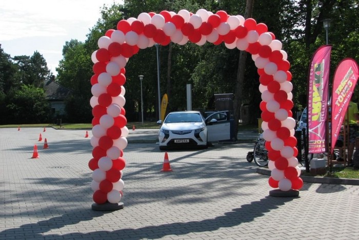 Elektromos autópálya a Balaton körül 8 | Vezess Kívül rekedt az Ampera a körön: az új siófoki rendelet, mely szerint a városban ingyen parkolhatnak a villanyautók, a konnektoros és range extenderes hibridekre nem vonatkozik