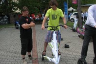 A rendezvény sztrája, a Trikke elektromos háromkerekű roller