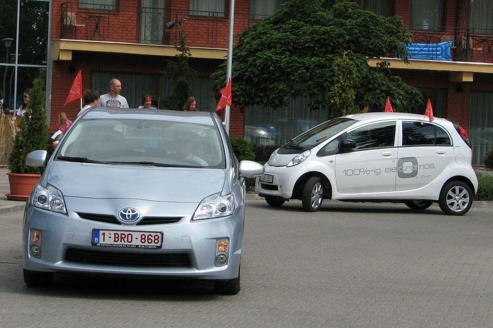 A konnektoros Prius prototípus, amit a múlt héten teszteltünk; szeptemberben jön a 20 km elektromos autózásra képes szériamodell