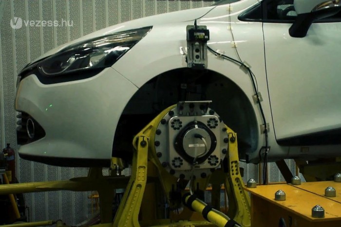 Lebukott az új Renault kombi 5