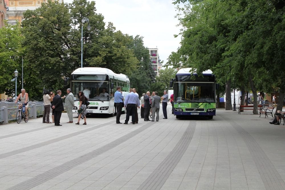 Jelentősen kevesebb érdeklődő érkezett a kecskeméti hibridbuszprojekt második sajtótájékoztatójára