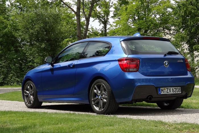 250-nel legálisan 7 Az M3 alkatrészeinek csak 20 százaléka közös a 3-as Coupéval, az M135i viszont csupán tuningolt motorjában, futóművében és designelemeiben tér el a donor 1-es BMW-től