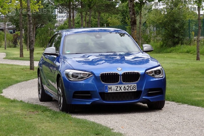 Ez a gépszörny eszméletlen hangon röfög és rúg minden váltásnál