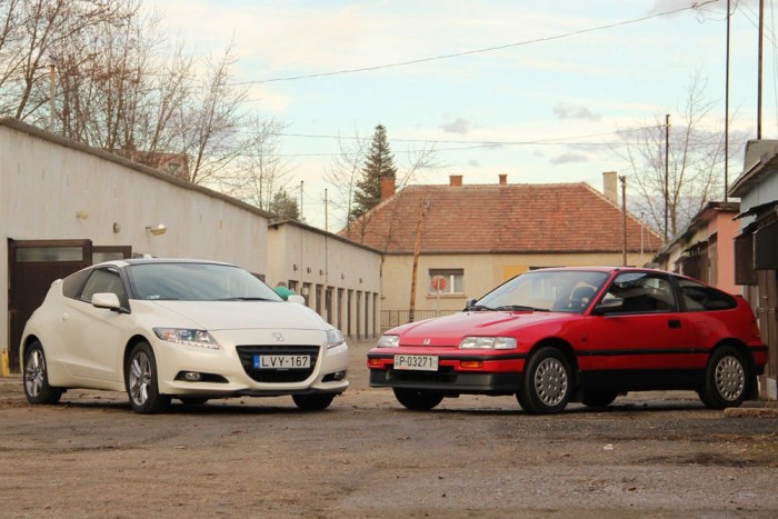 Kincs a garázs mélyén: egy gyári CRX 7 | Vezess 928 kilós ebben a verzióban a CRX, voltak valamivel könnyebb és nehezebb modellek is az ED9-es generációban. A CR-Z 1174 kilós, de hibrid, hosszabb 32,5 centivel és nagyon másképp törik
