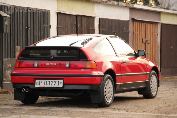 Kincs a garázs mélyén: egy gyári CRX 9 | Vezess 75 évesen vette meg magának egy osztrák nyugdíjas, az ő hagyatékából került Vas megyébe az autó