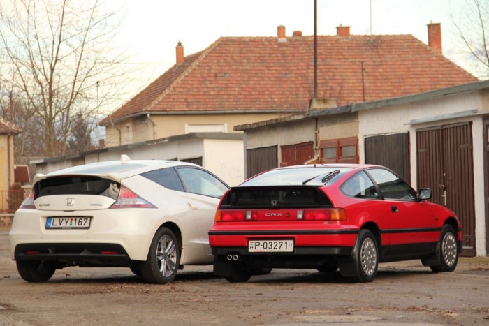 Kincs a garázs mélyén: egy gyári CRX 6 | Vezess Nem majmolja, de felismerhetően nagy elődjét idézi a CR-Z