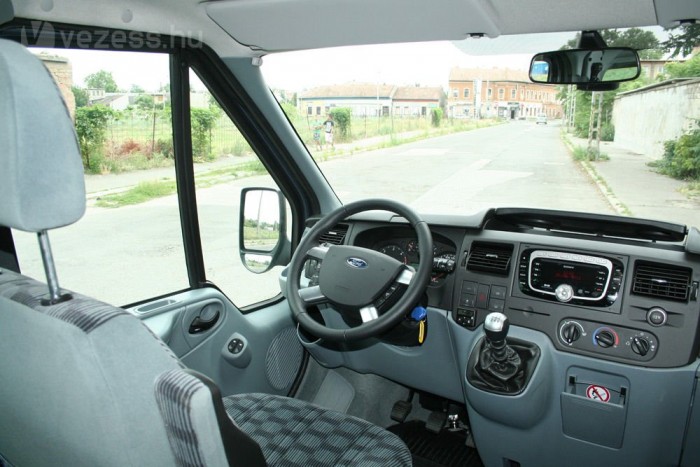 Alig jön be levegő a nyitott első ablakon