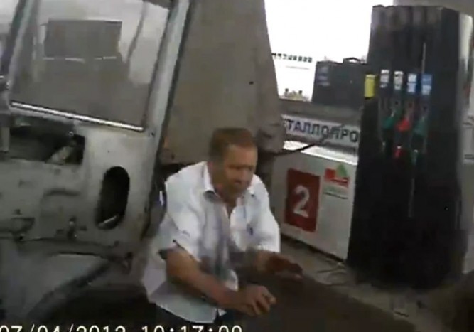 Rémisztő baleset egy benzinkúton