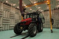 Július 8-án összedőlt a Massey Fergusson régi irodaháza 8