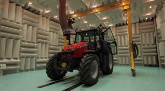 Július 8-án összedőlt a Massey Fergusson régi irodaháza