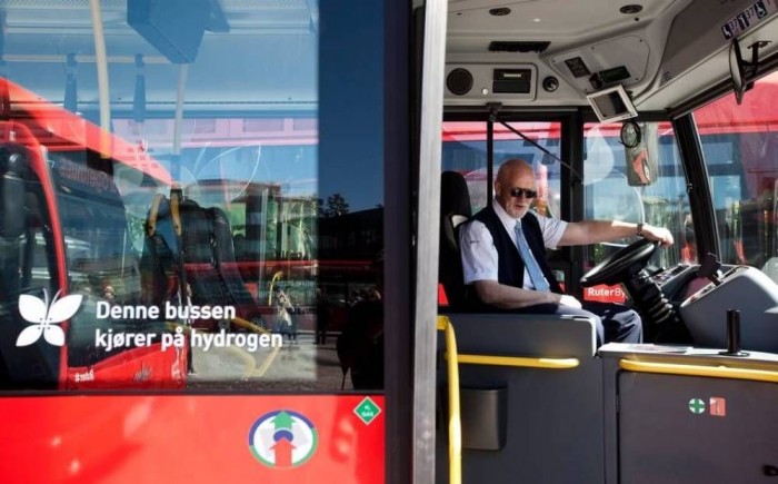 Hidrogén-üzemanyagcellás Van Hoolok Oslóban 8 | Vezess Hakon Jacobsen oslói buszsofőr is Van Hool A330 hidrogén-üzemanyagcellás autóbusszal dolgozik.