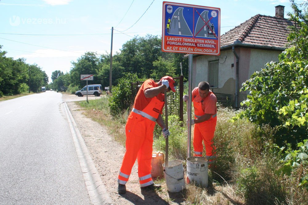 Új közlekedési tábla gyalogosoknak 1