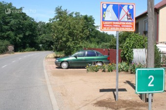 Új közlekedési tábla gyalogosoknak