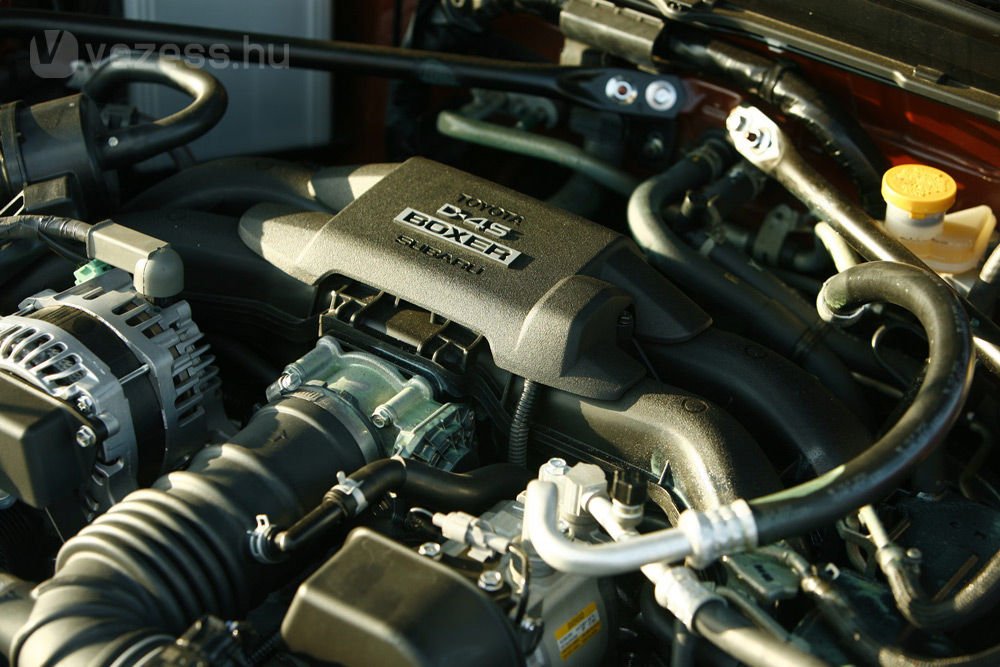 A Subaru motorja segít a tömegközéppont alacsonyan tartásában, igaz, sokak szerint nyomatékszegény