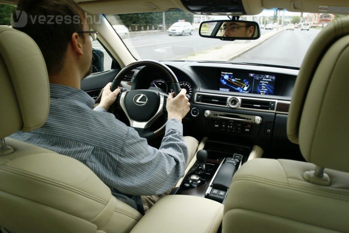 Lexus GS: 345 lóerő, 8,5 literes fogyasztás 14 | Vezess Kényelmes és fölényesen erős autó a hibrid GS